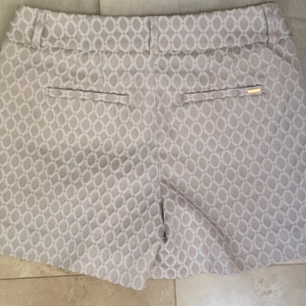 WHBM Patterned Shorts Size 4 - Picture 3 of 6